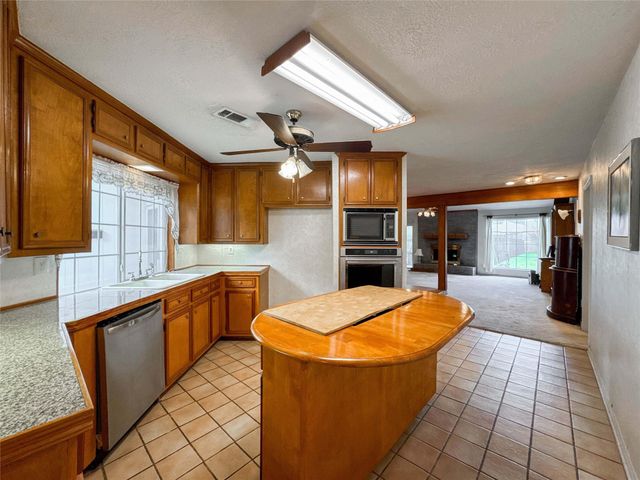 2109 E Linwood Oaks Street, Pearland, TX 77581