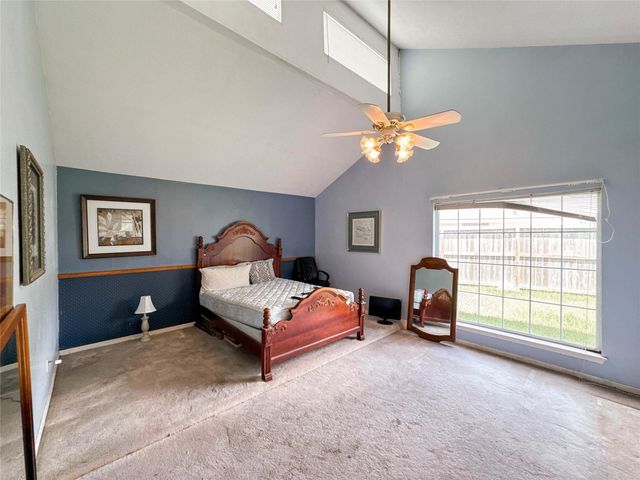2109 E Linwood Oaks Street, Pearland, TX 77581