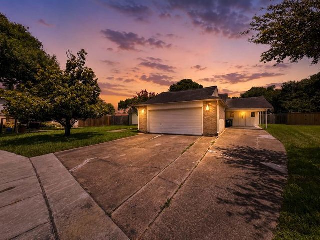 2109 E Linwood Oaks Street, Pearland, TX 77581