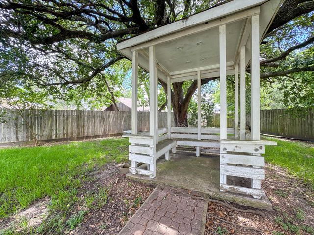 2109 E Linwood Oaks Street, Pearland, TX 77581