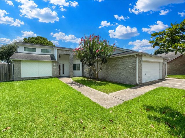 2109 E Linwood Oaks Street, Pearland, TX 77581
