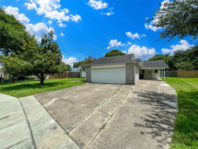 2109 E Linwood Oaks Street, Pearland, TX 77581
