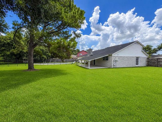 2109 E Linwood Oaks Street, Pearland, TX 77581