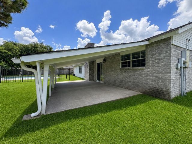 2109 E Linwood Oaks Street, Pearland, TX 77581