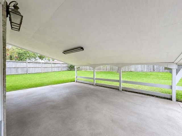 2109 E Linwood Oaks Street, Pearland, TX 77581