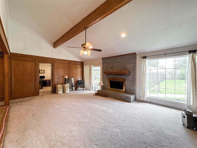 2109 E Linwood Oaks Street, Pearland, TX 77581