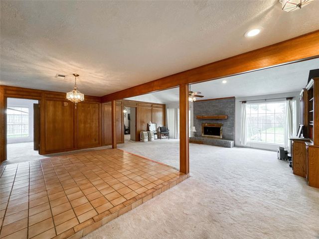 2109 E Linwood Oaks Street, Pearland, TX 77581