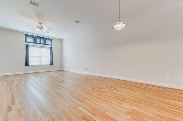 5941 South Loop E 1401, Houston, TX 77033