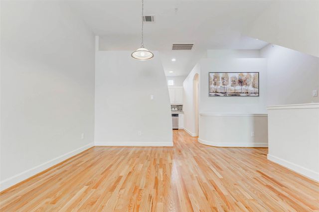 5941 South Loop E 1401, Houston, TX 77033