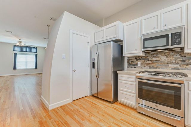 5941 South Loop E 1401, Houston, TX 77033