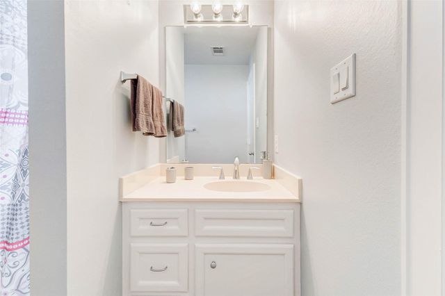 5941 South Loop E 1401, Houston, TX 77033