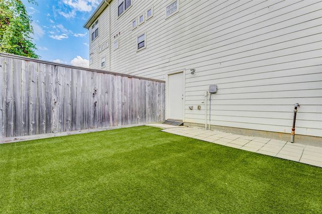 5941 South Loop E 1401, Houston, TX 77033