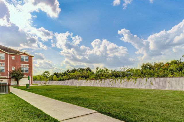 5941 South Loop E 1401, Houston, TX 77033