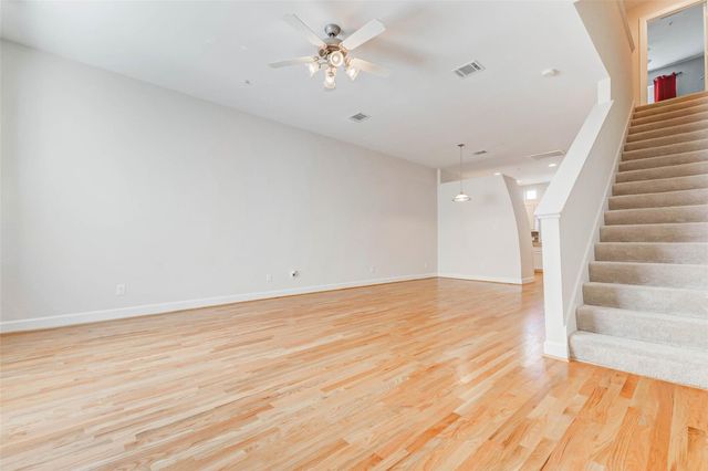 5941 South Loop E 1401, Houston, TX 77033