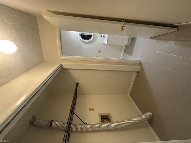 159 Windsor Castle Dr Apt D, Newport News, VA 23608