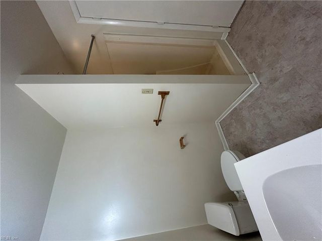 159 Windsor Castle Dr Apt D, Newport News, VA 23608