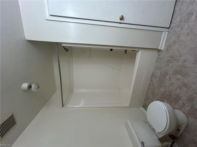 159 Windsor Castle Dr Apt D, Newport News, VA 23608