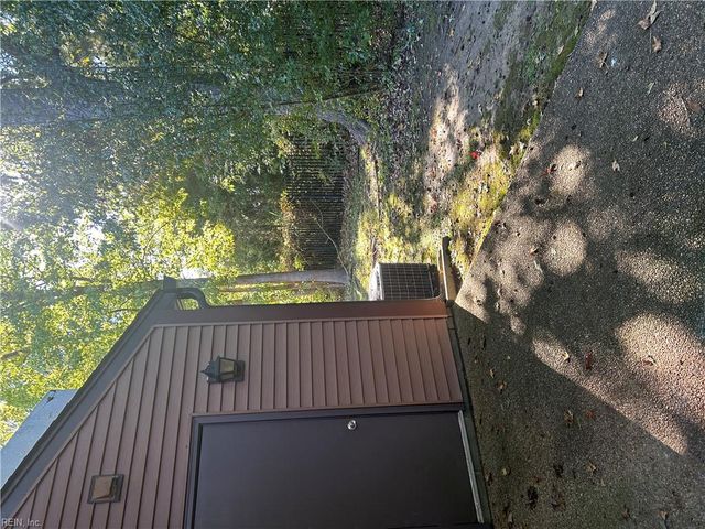 159 Windsor Castle Dr Apt D, Newport News, VA 23608
