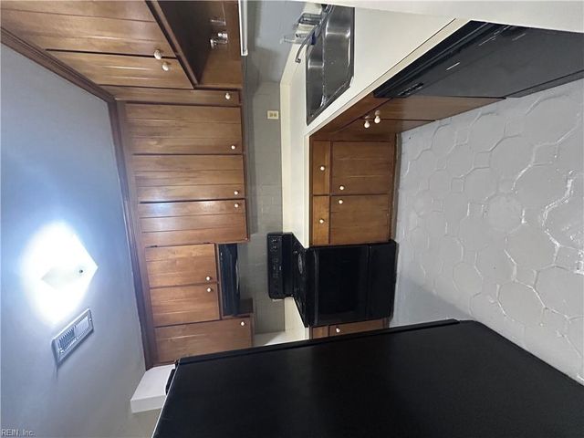 159 Windsor Castle Dr Apt D, Newport News, VA 23608