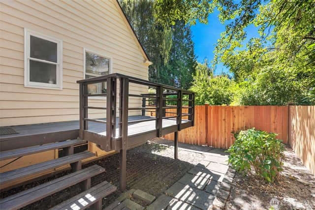 6203 39th Avenue NE, Seattle, WA 98115