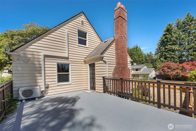 6203 39th Avenue NE, Seattle, WA 98115