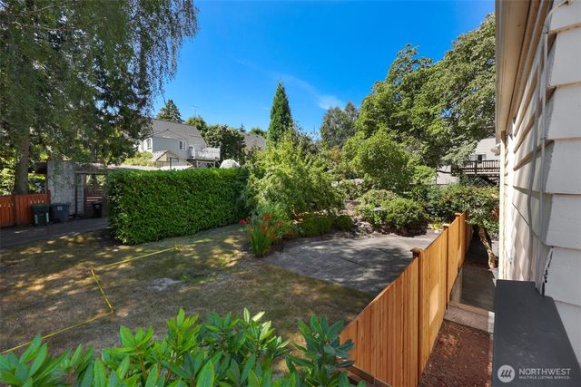 6203 39th Avenue NE, Seattle, WA 98115
