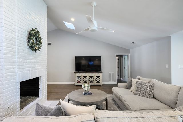 6639 Clearhaven Circle, Dallas, TX 75248