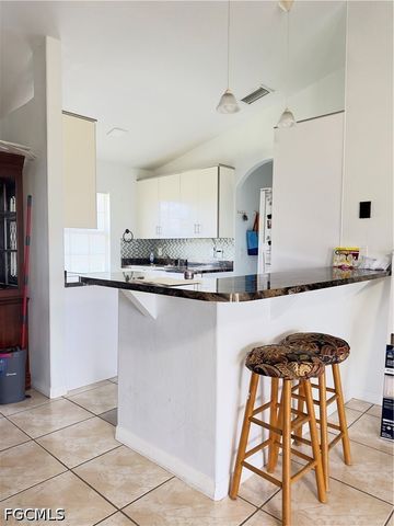 21 SW 24th PL, Cape Coral, FL 33991