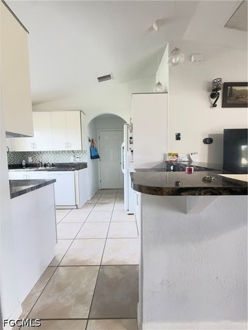 21 SW 24th PL, Cape Coral, FL 33991