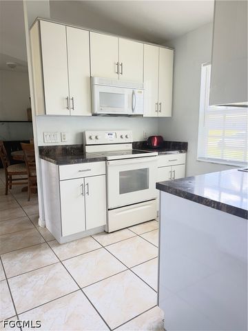 21 SW 24th PL, Cape Coral, FL 33991