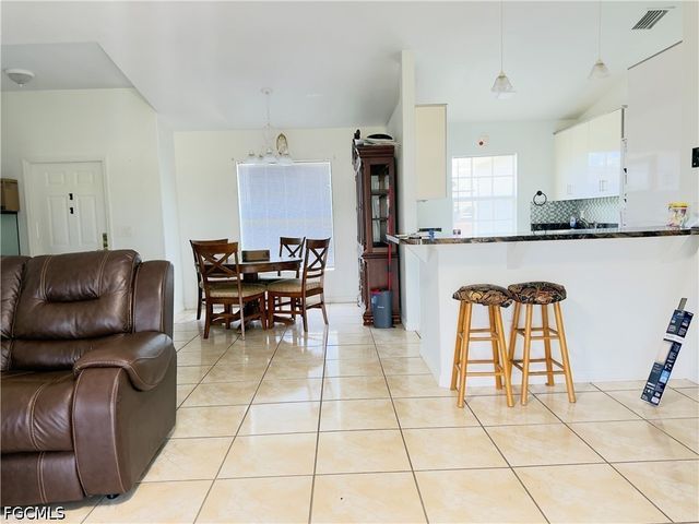 21 SW 24th PL, Cape Coral, FL 33991