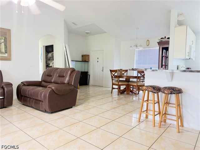 21 SW 24th PL, Cape Coral, FL 33991