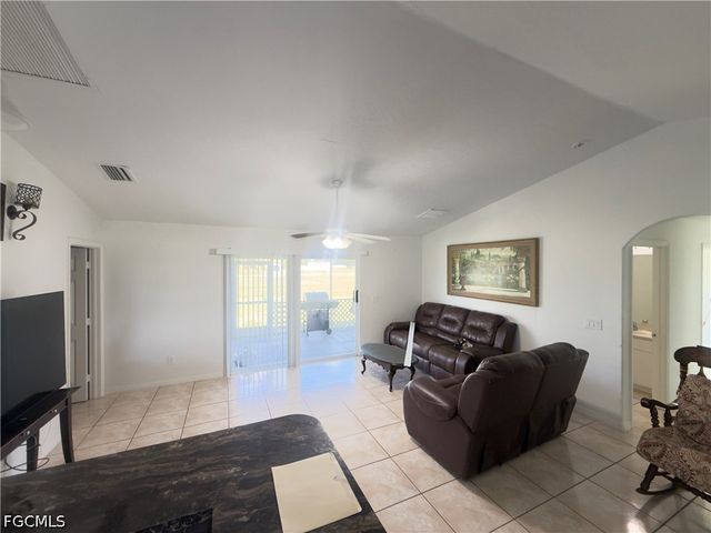 21 SW 24th PL, Cape Coral, FL 33991