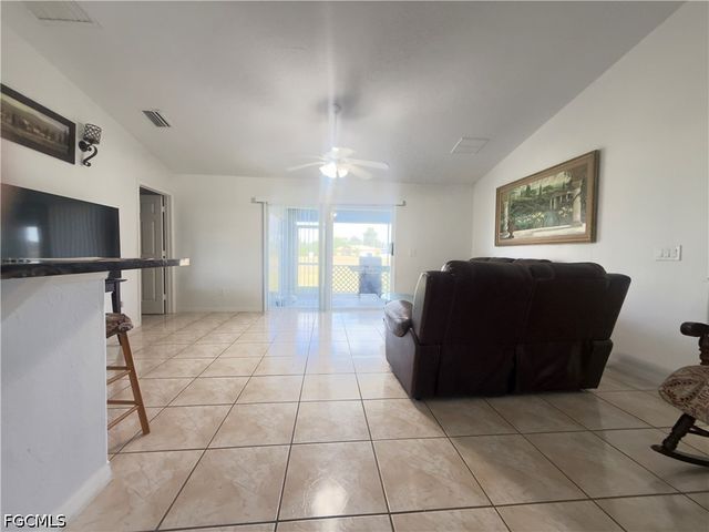 21 SW 24th PL, Cape Coral, FL 33991
