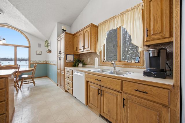 1609 40th Avenue N, Moorhead, MN 56560