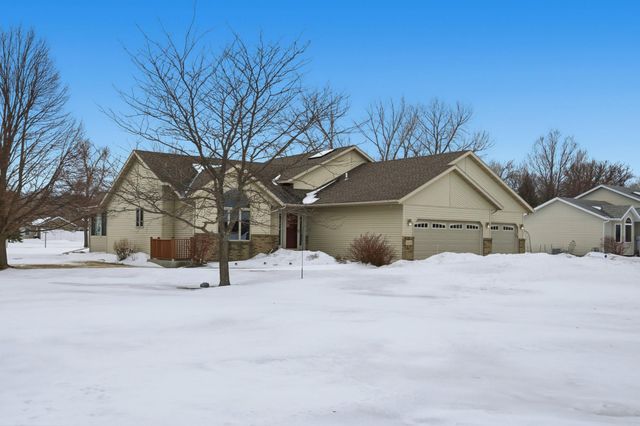 1609 40th Avenue N, Moorhead, MN 56560