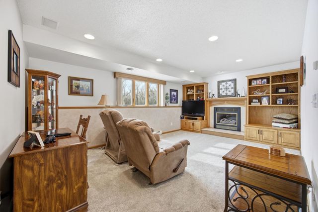 1609 40th Avenue N, Moorhead, MN 56560