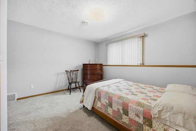 1609 40th Avenue N, Moorhead, MN 56560