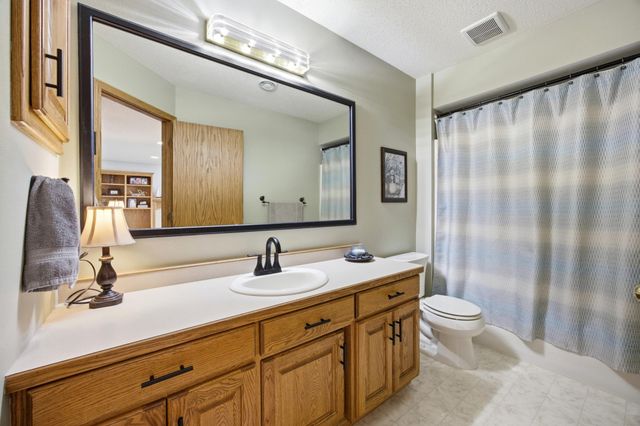 1609 40th Avenue N, Moorhead, MN 56560