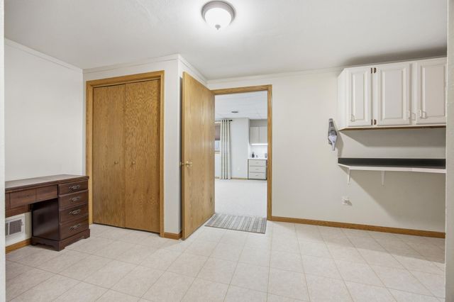 1609 40th Avenue N, Moorhead, MN 56560