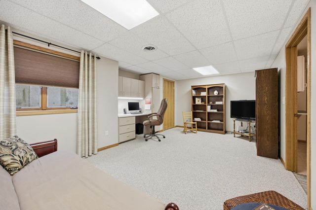 1609 40th Avenue N, Moorhead, MN 56560