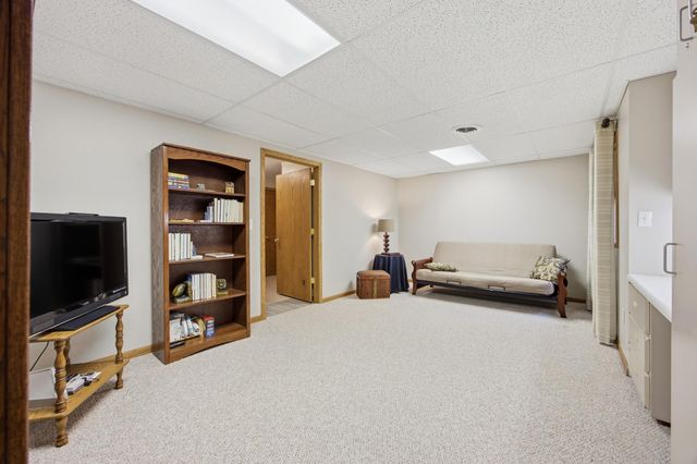 1609 40th Avenue N, Moorhead, MN 56560