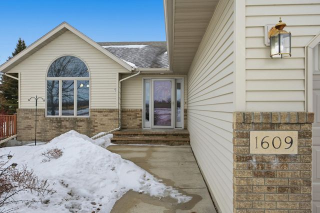 1609 40th Avenue N, Moorhead, MN 56560