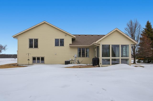 1609 40th Avenue N, Moorhead, MN 56560