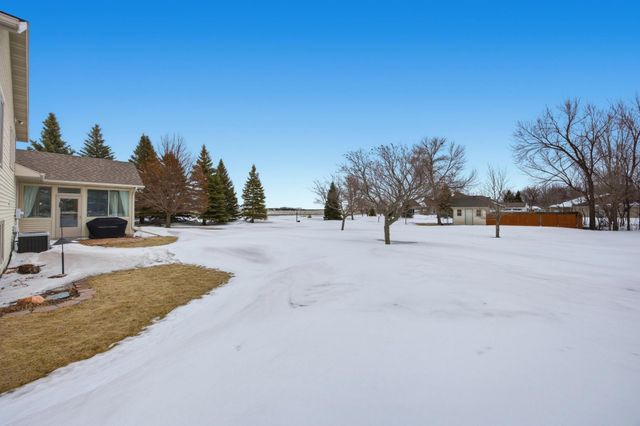1609 40th Avenue N, Moorhead, MN 56560