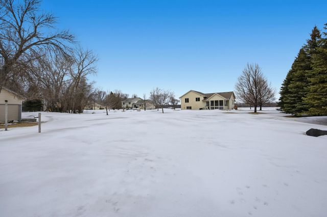 1609 40th Avenue N, Moorhead, MN 56560