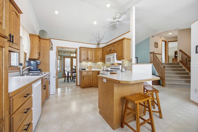 1609 40th Avenue N, Moorhead, MN 56560