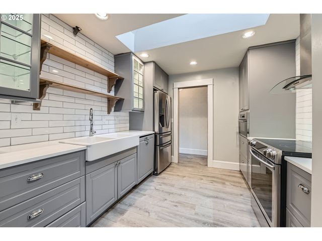 5417 Sw GARDEN HOME Rd, Portland, OR 97219
