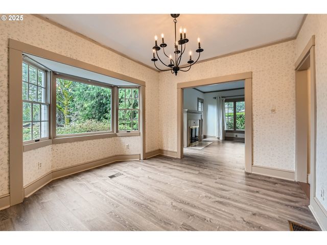 5417 Sw GARDEN HOME Rd, Portland, OR 97219