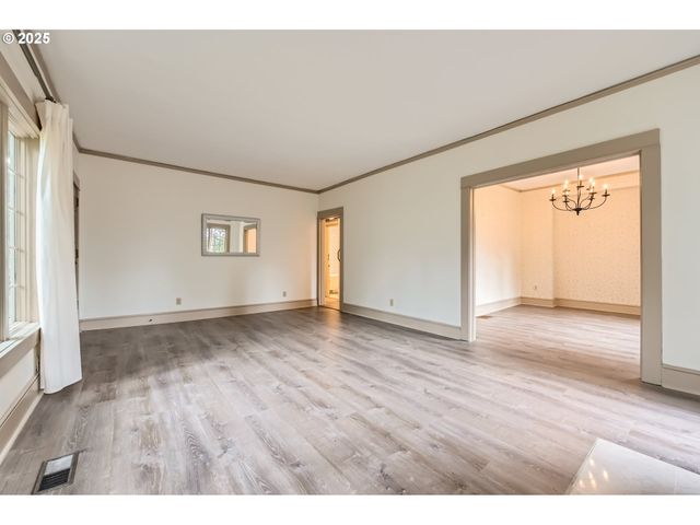 5417 Sw GARDEN HOME Rd, Portland, OR 97219